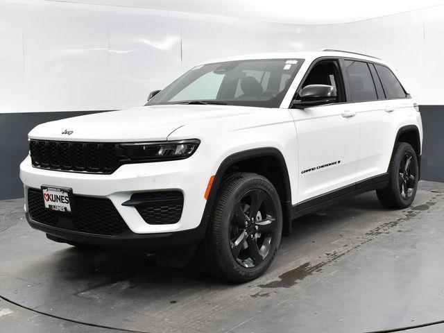 new 2025 Jeep Grand Cherokee car, priced at $43,653