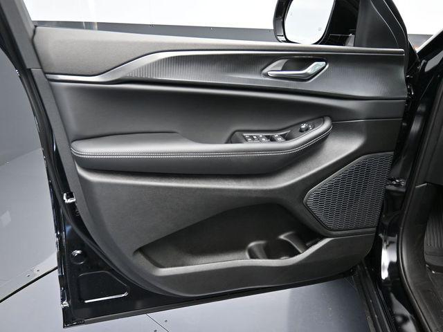 new 2025 Jeep Grand Cherokee car, priced at $44,272