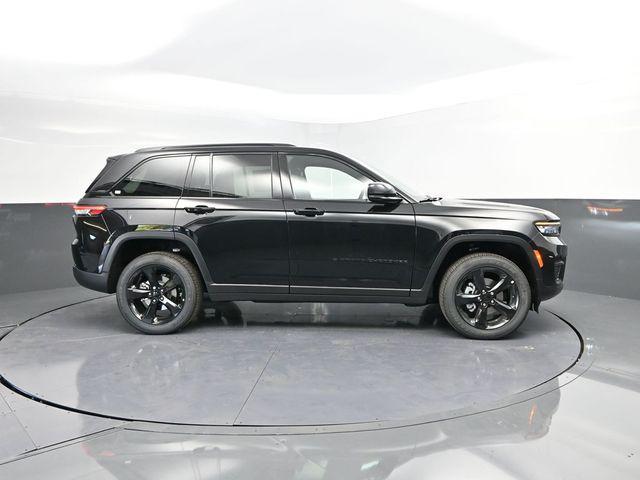 new 2025 Jeep Grand Cherokee car, priced at $44,272