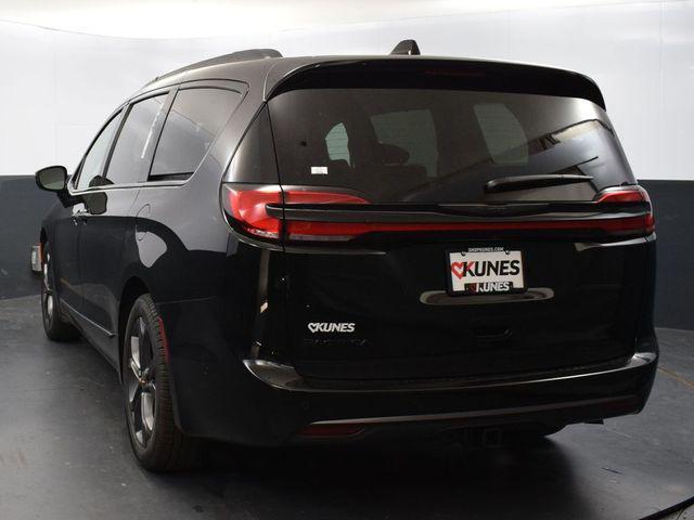 new 2024 Chrysler Pacifica car