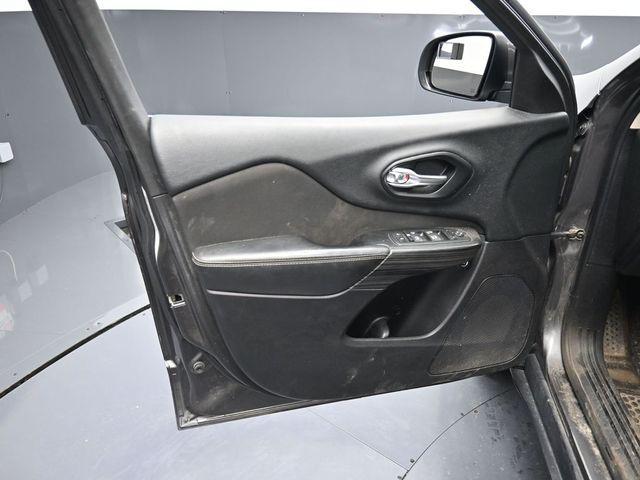 used 2014 Jeep Cherokee car, priced at $12,999