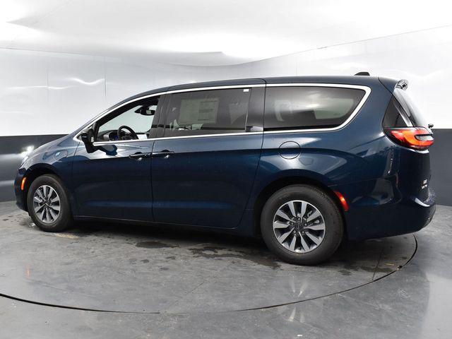 new 2025 Chrysler Pacifica Hybrid car, priced at $46,747