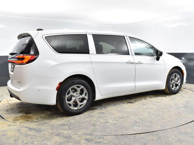 new 2024 Chrysler Pacifica car, priced at $44,182