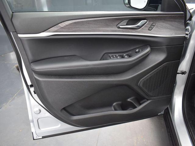 new 2025 Jeep Grand Cherokee L car, priced at $46,006