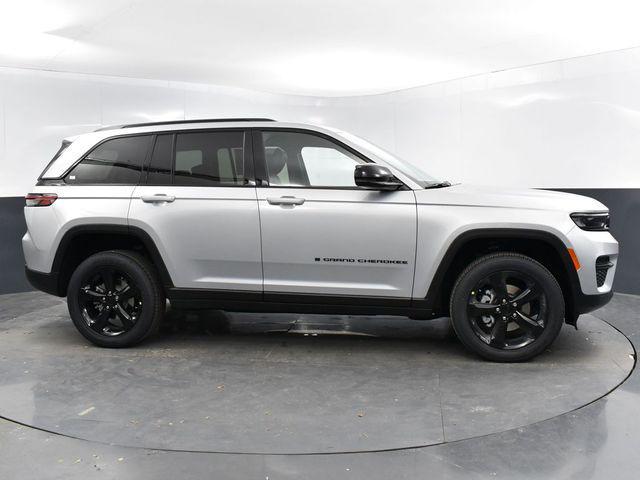 new 2025 Jeep Grand Cherokee car, priced at $43,801