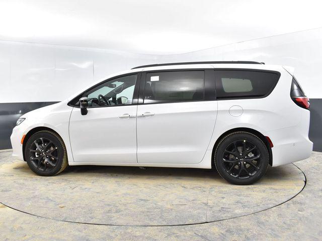 new 2024 Chrysler Pacifica car, priced at $44,940