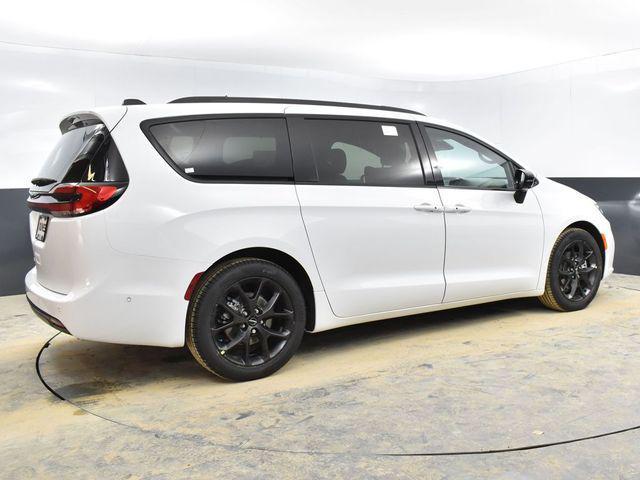 new 2024 Chrysler Pacifica car, priced at $44,940