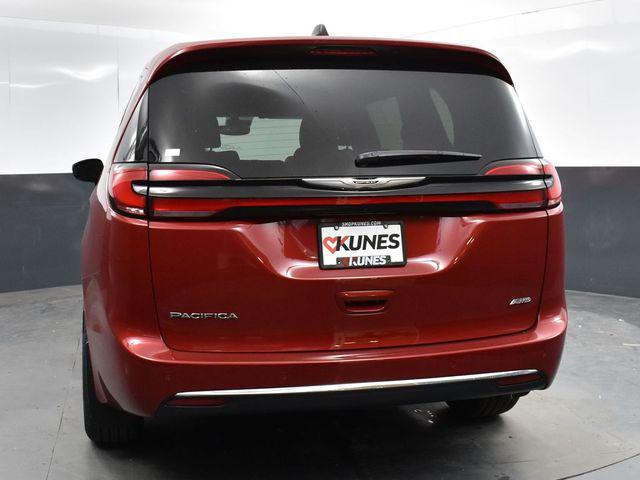 new 2025 Chrysler Pacifica car, priced at $42,683