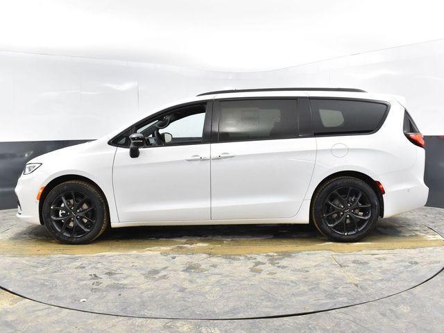 new 2024 Chrysler Pacifica car, priced at $42,000