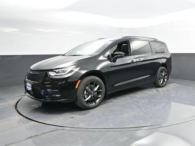 new 2026 Chrysler Pacifica car, priced at $54,343
