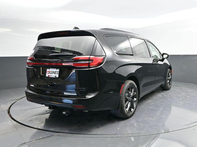 new 2026 Chrysler Pacifica car, priced at $54,343