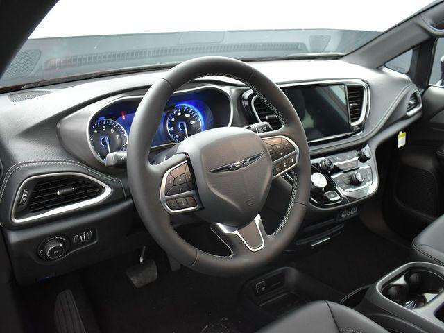 new 2025 Chrysler Pacifica car, priced at $43,895