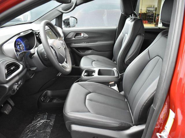 new 2025 Chrysler Pacifica car, priced at $43,895