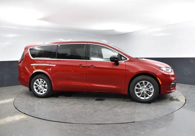 new 2025 Chrysler Pacifica car, priced at $43,895