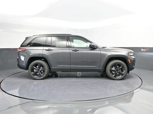 new 2025 Jeep Grand Cherokee car, priced at $42,772