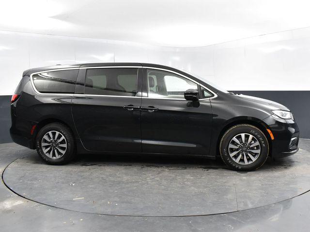 used 2022 Chrysler Pacifica Hybrid car, priced at $23,495