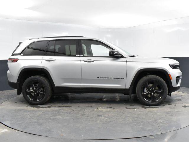 new 2025 Jeep Grand Cherokee car, priced at $43,305