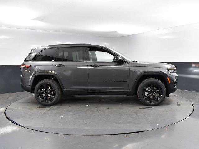 new 2025 Jeep Grand Cherokee car, priced at $50,081