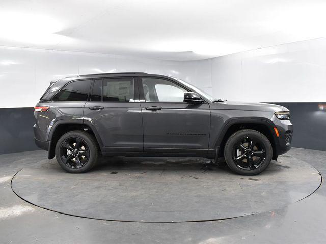 new 2025 Jeep Grand Cherokee car, priced at $45,387
