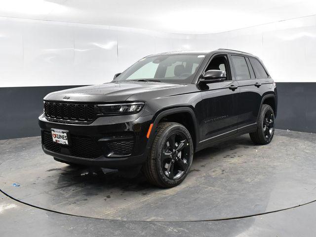 new 2025 Jeep Grand Cherokee car, priced at $41,301