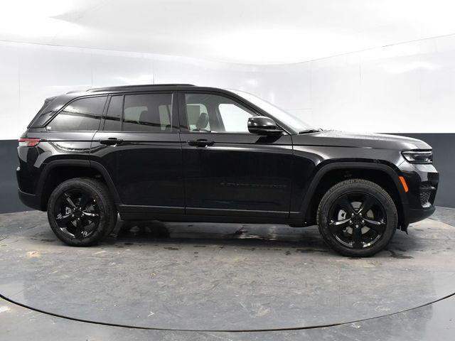 new 2025 Jeep Grand Cherokee car, priced at $43,801