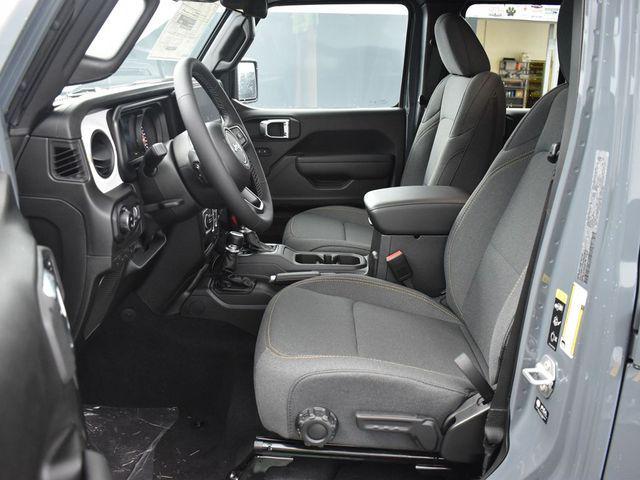 new 2025 Jeep Gladiator car, priced at $49,913