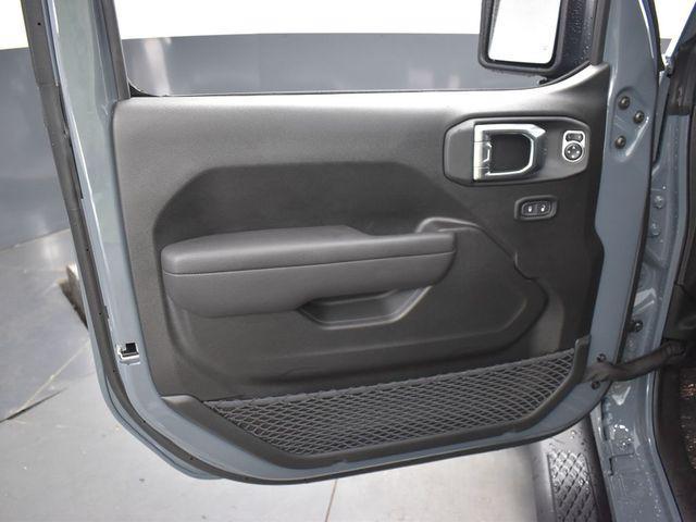 new 2025 Jeep Gladiator car, priced at $49,913