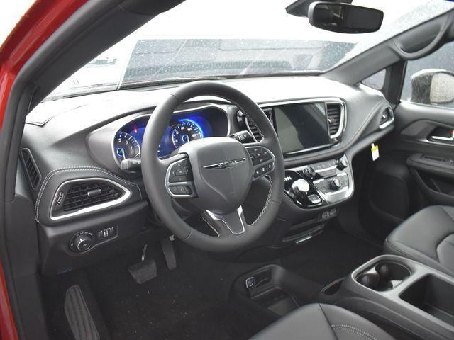new 2025 Chrysler Pacifica car, priced at $43,237