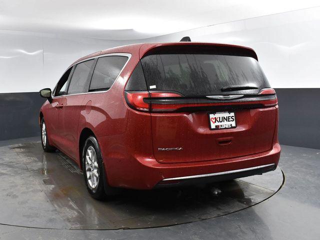 new 2025 Chrysler Pacifica car, priced at $45,458