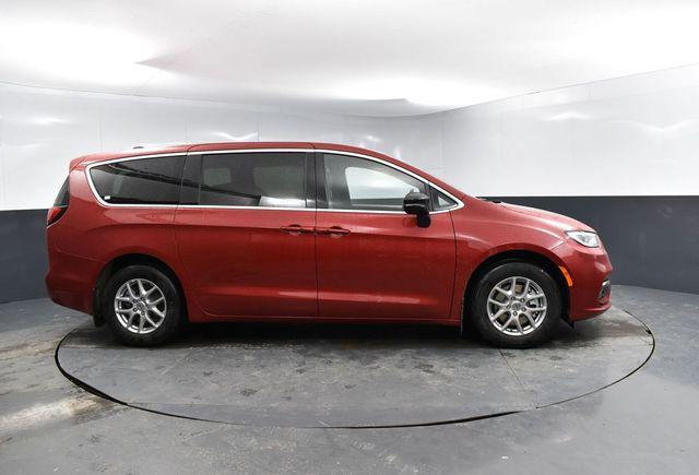 new 2025 Chrysler Pacifica car, priced at $45,458
