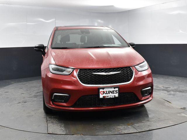 new 2025 Chrysler Pacifica car, priced at $45,458