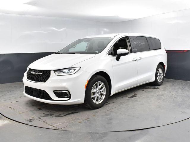 used 2023 Chrysler Pacifica car, priced at $23,172