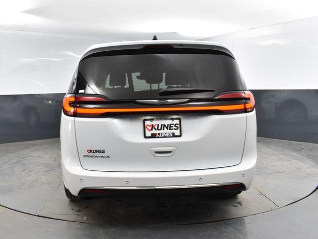 used 2023 Chrysler Pacifica car, priced at $23,172