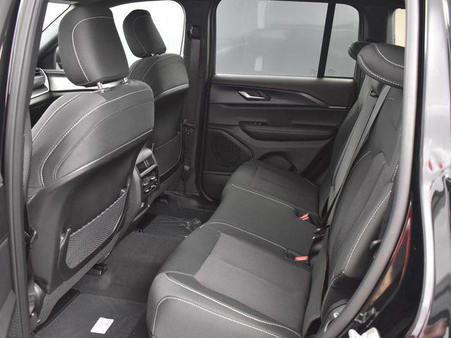 new 2025 Jeep Grand Cherokee car, priced at $37,528