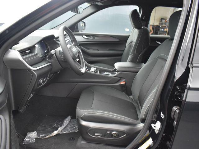 new 2025 Jeep Grand Cherokee car, priced at $37,528