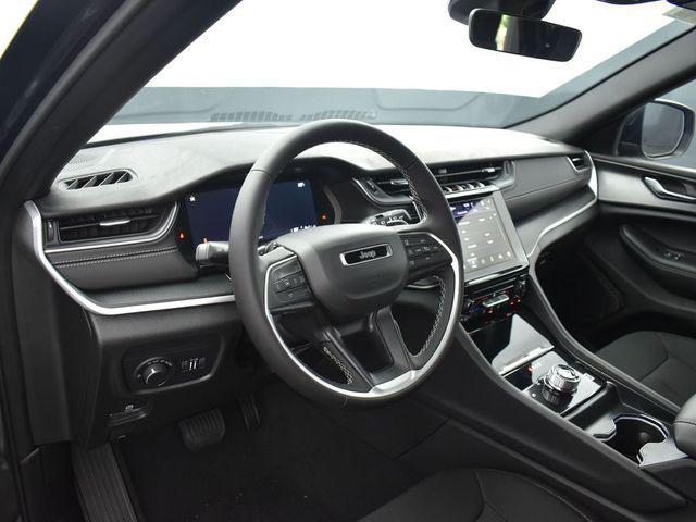 new 2025 Jeep Grand Cherokee car, priced at $37,528