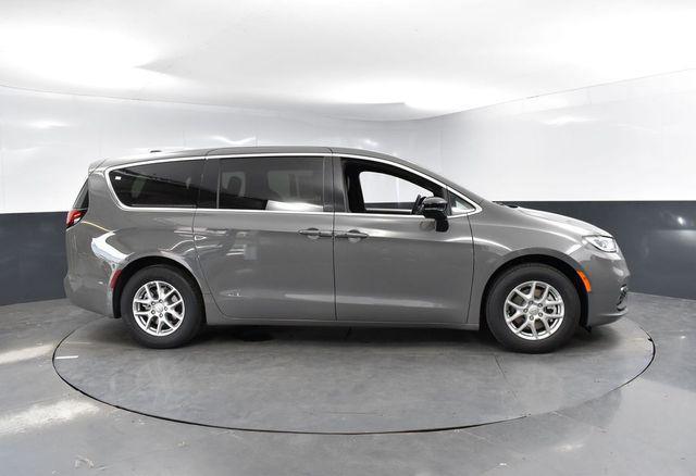 new 2025 Chrysler Pacifica car, priced at $38,315