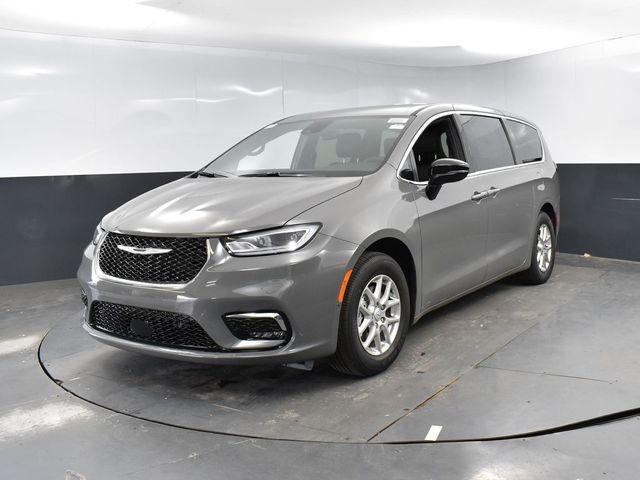 new 2025 Chrysler Pacifica car, priced at $38,315