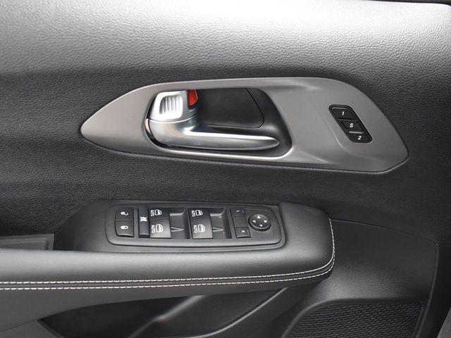 new 2025 Chrysler Pacifica car, priced at $38,315