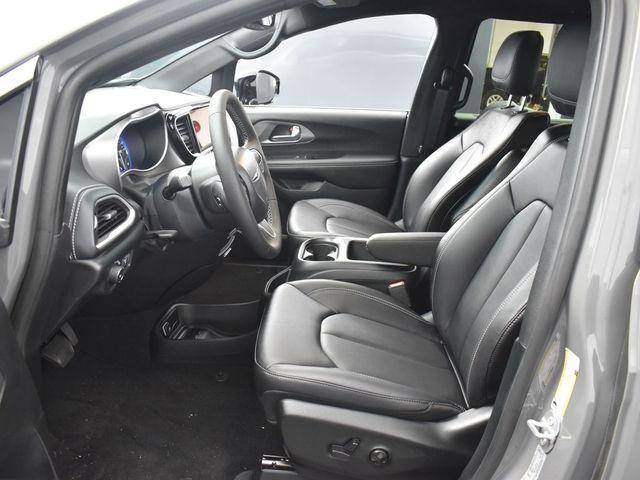 new 2025 Chrysler Pacifica car, priced at $38,315