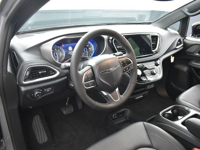 new 2025 Chrysler Pacifica car, priced at $38,315