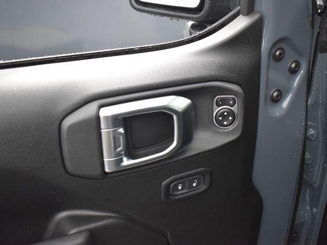new 2025 Jeep Wrangler car, priced at $46,801