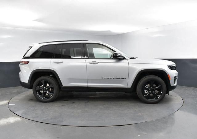 new 2025 Jeep Grand Cherokee car, priced at $44,530