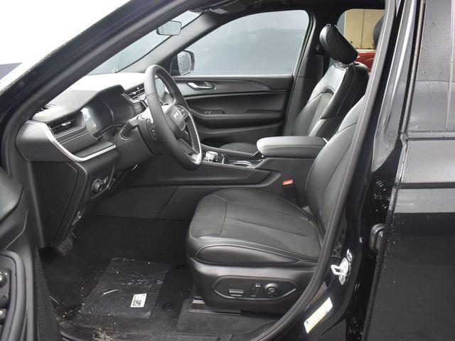 new 2025 Jeep Grand Cherokee car, priced at $44,520