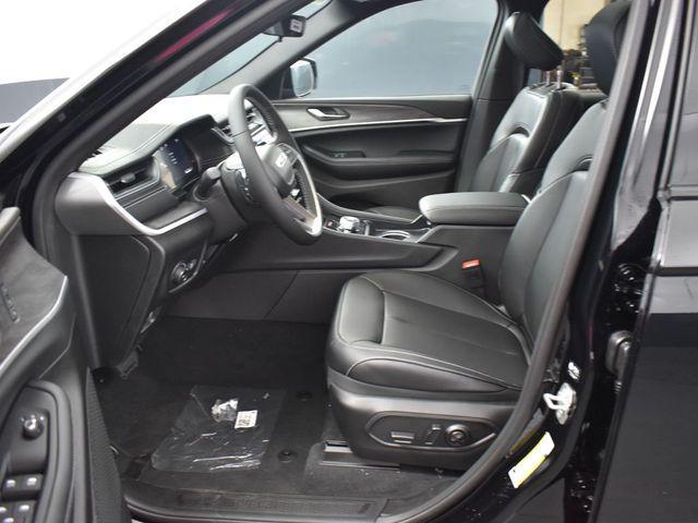 new 2025 Jeep Grand Cherokee car, priced at $50,081