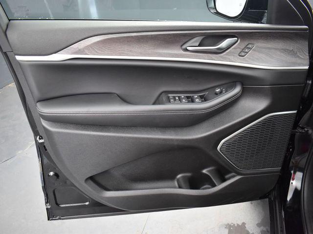new 2025 Jeep Grand Cherokee car, priced at $50,081