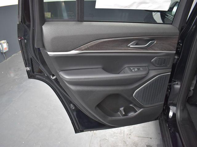 new 2025 Jeep Grand Cherokee car, priced at $50,081