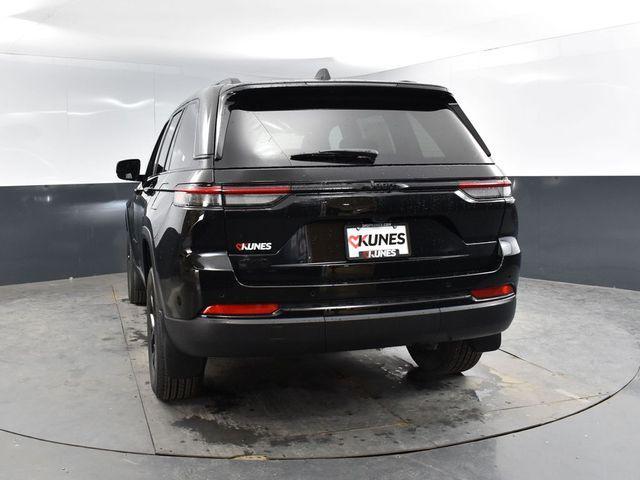 new 2025 Jeep Grand Cherokee car, priced at $45,015
