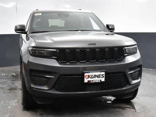 new 2025 Jeep Grand Cherokee car, priced at $41,504