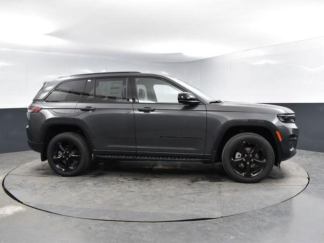 new 2025 Jeep Grand Cherokee car, priced at $47,143